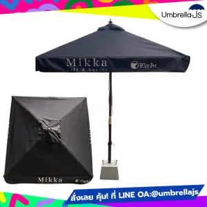 ร่มสนามโครงไม้ สีดำ สกรีนโลโก้ Mika